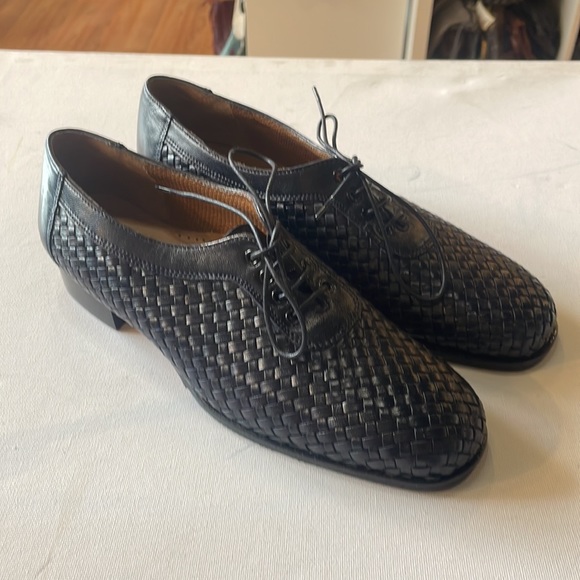 Beautiful weaved full leather lace up shoes - Picture 3 of 6